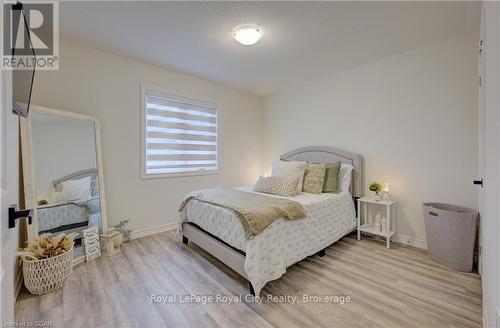 71 Dass Drive W, Centre Wellington (Fergus), ON - Indoor Photo Showing Bedroom