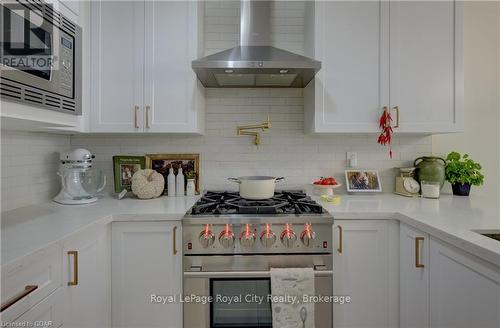 71 Dass Drive W, Centre Wellington (Fergus), ON - Indoor Photo Showing Kitchen