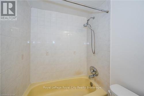 312 - 105 Conroy Crescent, Guelph (College), ON - Indoor Photo Showing Bathroom