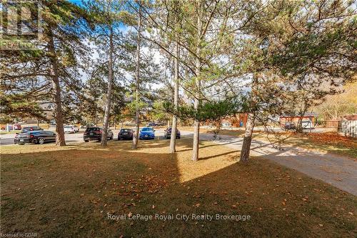 312 - 105 Conroy Crescent, Guelph (College), ON - Outdoor