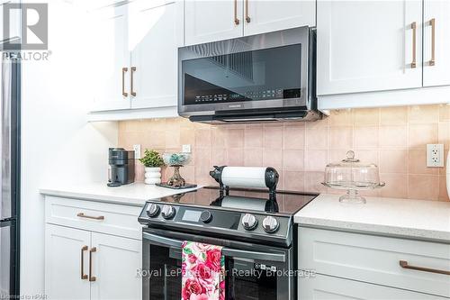 7 - 3192 Vivian Line 37 Line, Stratford, ON - Indoor Photo Showing Kitchen