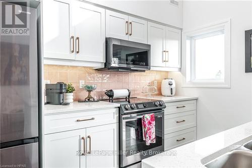 7 - 3192 Vivian Line 37 Line, Stratford, ON - Indoor Photo Showing Kitchen With Stainless Steel Kitchen With Upgraded Kitchen