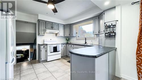 138 Sunset Drive, Goderich (Goderich (Town)), ON - Indoor Photo Showing Kitchen