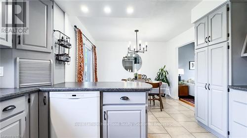 138 Sunset Drive, Goderich (Goderich (Town)), ON - Indoor Photo Showing Kitchen