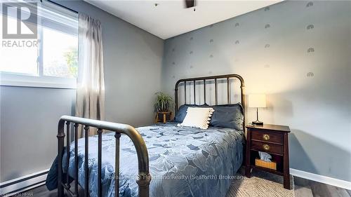 138 Sunset Drive, Goderich (Goderich (Town)), ON - Indoor Photo Showing Bedroom