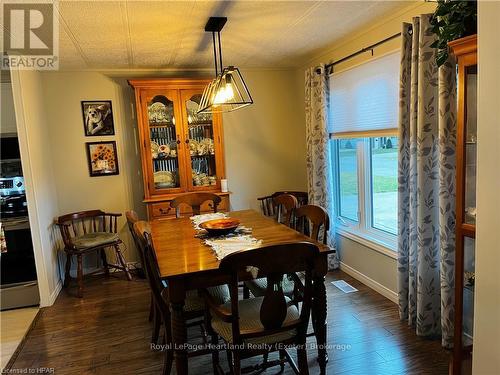 27 Stewart St, Strathroy-Caradoc (Se), ON - Indoor Photo Showing Dining Room