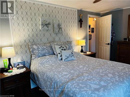 27 Stewart St, Strathroy-Caradoc (Se), ON - Indoor Photo Showing Bedroom