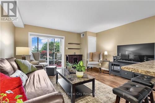 204 - 345 Fisher Mills Road, Cambridge, ON - Indoor Photo Showing Living Room