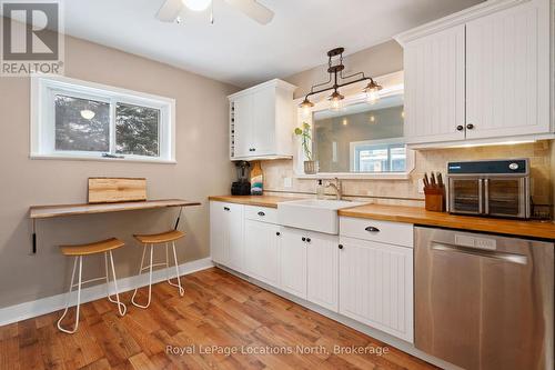 23 Elizabeth Street W, Clearview (Creemore), ON - Indoor Photo Showing Kitchen