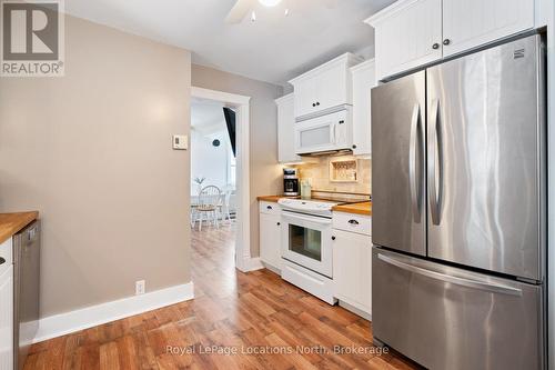 23 Elizabeth Street W, Clearview (Creemore), ON - Indoor Photo Showing Kitchen