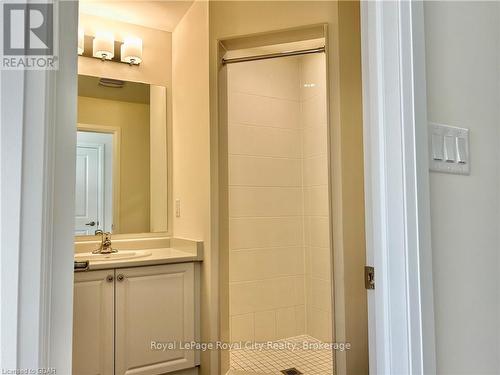 11 Cherry Hill Lane, Barrie (Painswick South), ON - Indoor Photo Showing Bathroom