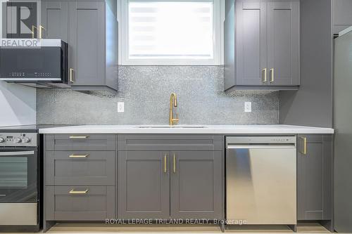 3741 Somerston Crescent, London, ON - Indoor Photo Showing Kitchen