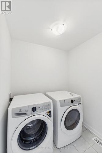 168 Invention Boulevard, Ottawa, ON - Indoor Photo Showing Laundry Room