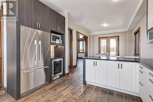 11 Windrose Valley Boulevard, Clearview, ON - Indoor Photo Showing Kitchen With Upgraded Kitchen