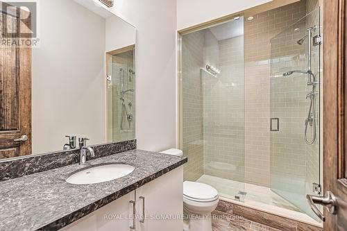 11 Windrose Valley Boulevard, Clearview, ON - Indoor Photo Showing Bathroom