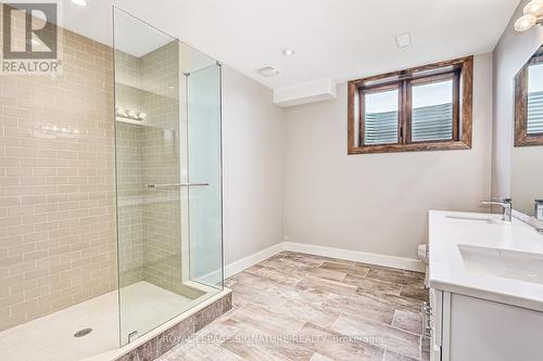 11 Windrose Valley Boulevard, Clearview, ON - Indoor Photo Showing Bathroom