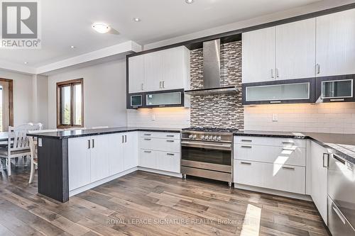 11 Windrose Valley Boulevard, Clearview, ON - Indoor Photo Showing Kitchen With Upgraded Kitchen