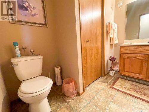 303 119 4Th Avenue W, Kindersley, SK - Indoor Photo Showing Bathroom