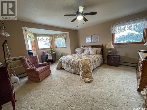 303 119 4Th Avenue W, Kindersley, SK - Indoor Photo Showing Bedroom