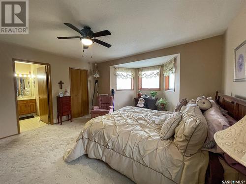 303 119 4Th Avenue W, Kindersley, SK - Indoor Photo Showing Bedroom