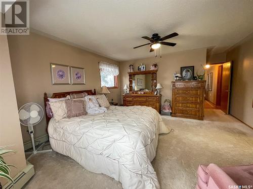 303 119 4Th Avenue W, Kindersley, SK - Indoor Photo Showing Bedroom