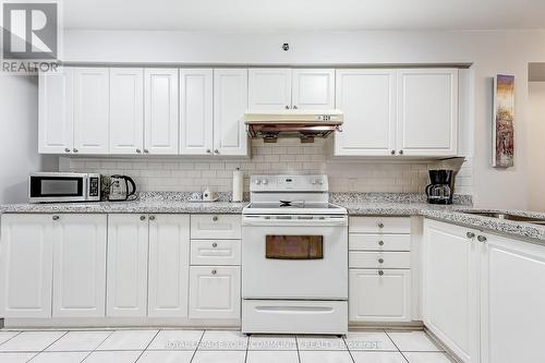 722 - 75 Weldrick Road E, Richmond Hill, ON - Indoor Photo Showing Kitchen