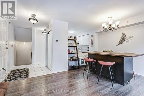 722 - 75 Weldrick Road E, Richmond Hill, ON - Indoor Photo Showing Dining Room