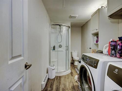 Salle de bains - 10 Rue Leduc, Saint-Jean-Sur-Richelieu, QC - Indoor Photo Showing Laundry Room