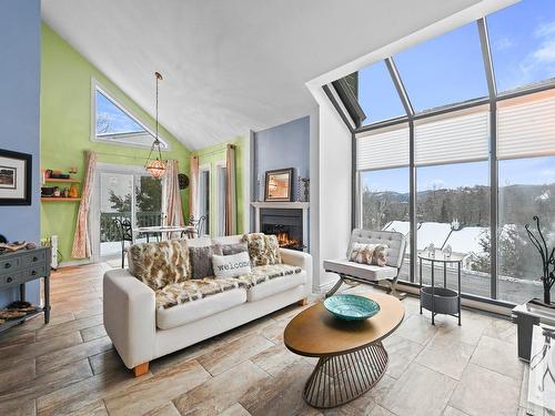 Living room - 1948 Rue Du Skieur, Sainte-Adèle, QC 