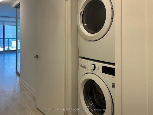 423-120 Parliament St, Toronto, ON - Indoor Photo Showing Laundry Room