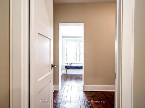 98 Earlscourt Ave, Toronto, ON - Indoor Photo Showing Other Room