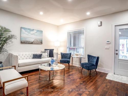 98 Earlscourt Ave, Toronto, ON - Indoor Photo Showing Living Room