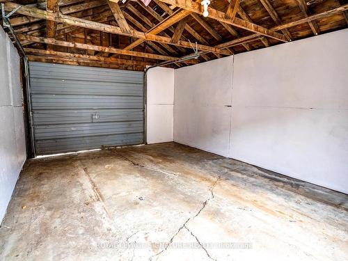 98 Earlscourt Ave, Toronto, ON - Indoor Photo Showing Garage