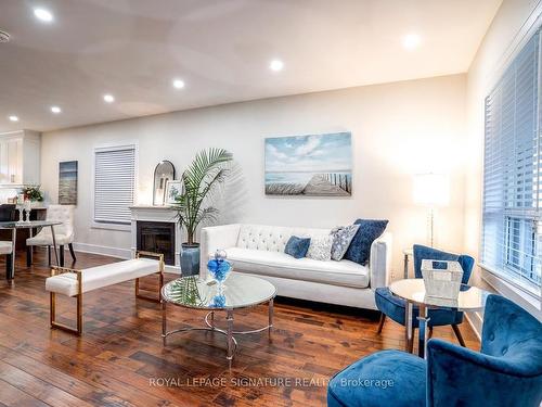 98 Earlscourt Ave, Toronto, ON - Indoor Photo Showing Living Room