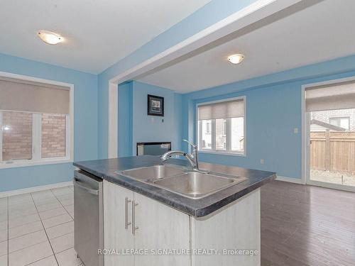 7 Truffle Crt, Brampton, ON - Indoor Photo Showing Kitchen With Double Sink