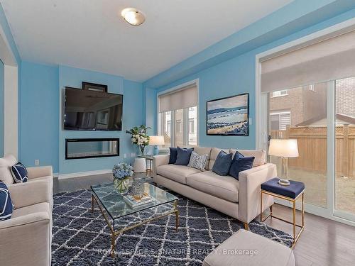 7 Truffle Crt, Brampton, ON - Indoor Photo Showing Living Room