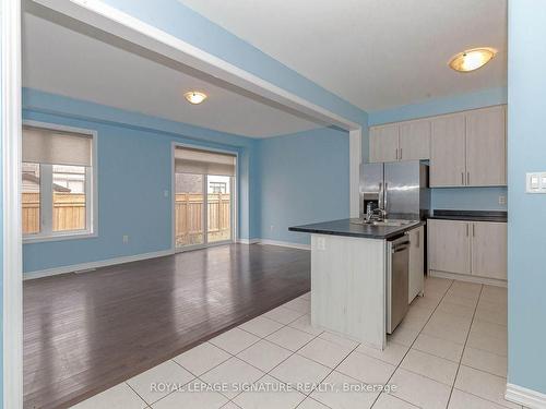 7 Truffle Crt, Brampton, ON - Indoor Photo Showing Kitchen With Stainless Steel Kitchen