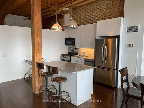 416-993 Queen St W, Toronto, ON - Indoor Photo Showing Kitchen