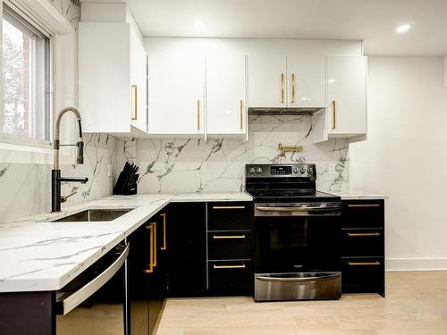 Kitchen - 4990 Av. Bessborough, Montréal (Côte-Des-Neiges/Notre-Dame-De-Grâce), QC - Indoor Photo Showing Kitchen With Upgraded Kitchen