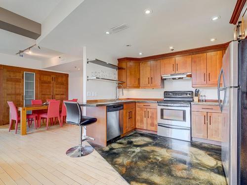 Vue d'ensemble - 604-65 Boul. René-Lévesque E., Montréal (Ville-Marie), QC - Indoor Photo Showing Kitchen