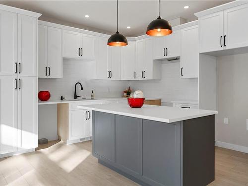 A-2102 Nikola Pl, Campbell River, BC - Indoor Photo Showing Kitchen