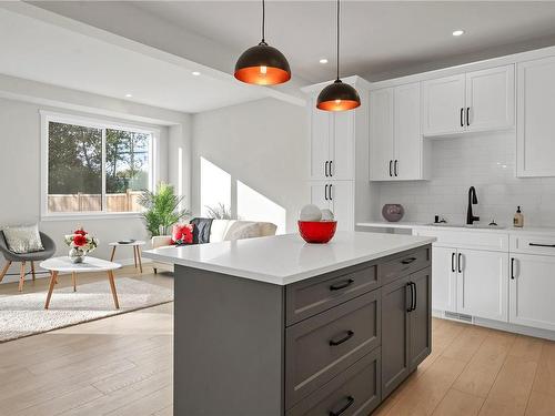 A-2102 Nikola Pl, Campbell River, BC - Indoor Photo Showing Kitchen