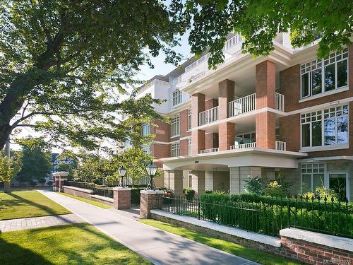 306-999 Burdett Ave, Victoria, BC - Outdoor With Balcony