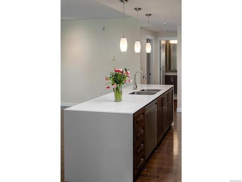 306-999 Burdett Ave, Victoria, BC - Indoor Photo Showing Kitchen With Double Sink