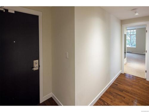 306-999 Burdett Ave, Victoria, BC - Indoor Photo Showing Other Room