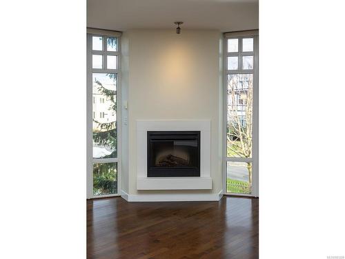 306-999 Burdett Ave, Victoria, BC - Indoor Photo Showing Living Room With Fireplace