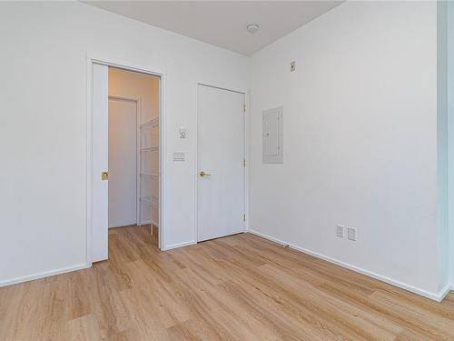 403-2348 Beacon Ave, Sidney, BC - Indoor Photo Showing Other Room