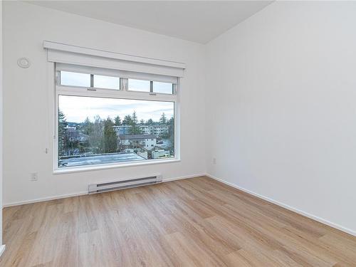 403-2348 Beacon Ave, Sidney, BC - Indoor Photo Showing Other Room