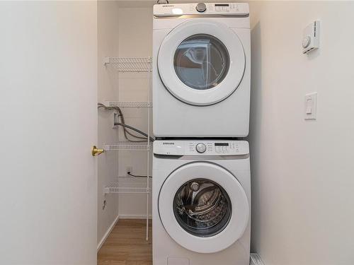 403-2348 Beacon Ave, Sidney, BC - Indoor Photo Showing Laundry Room