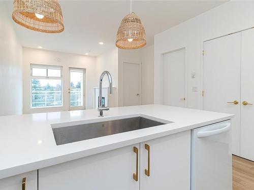 403-2348 Beacon Ave, Sidney, BC - Indoor Photo Showing Kitchen